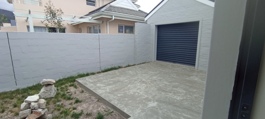 3 Bedroom Property for Sale in Sandbaai Western Cape